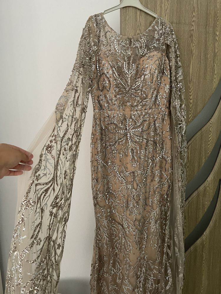 Rochie de nasa , nuti superba