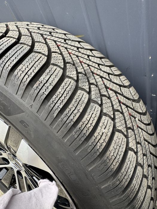 Jante + anvelope iarna original Mercedes 235/60/R18