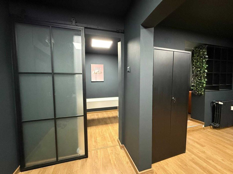 Spatiu comercial pretabil Birou