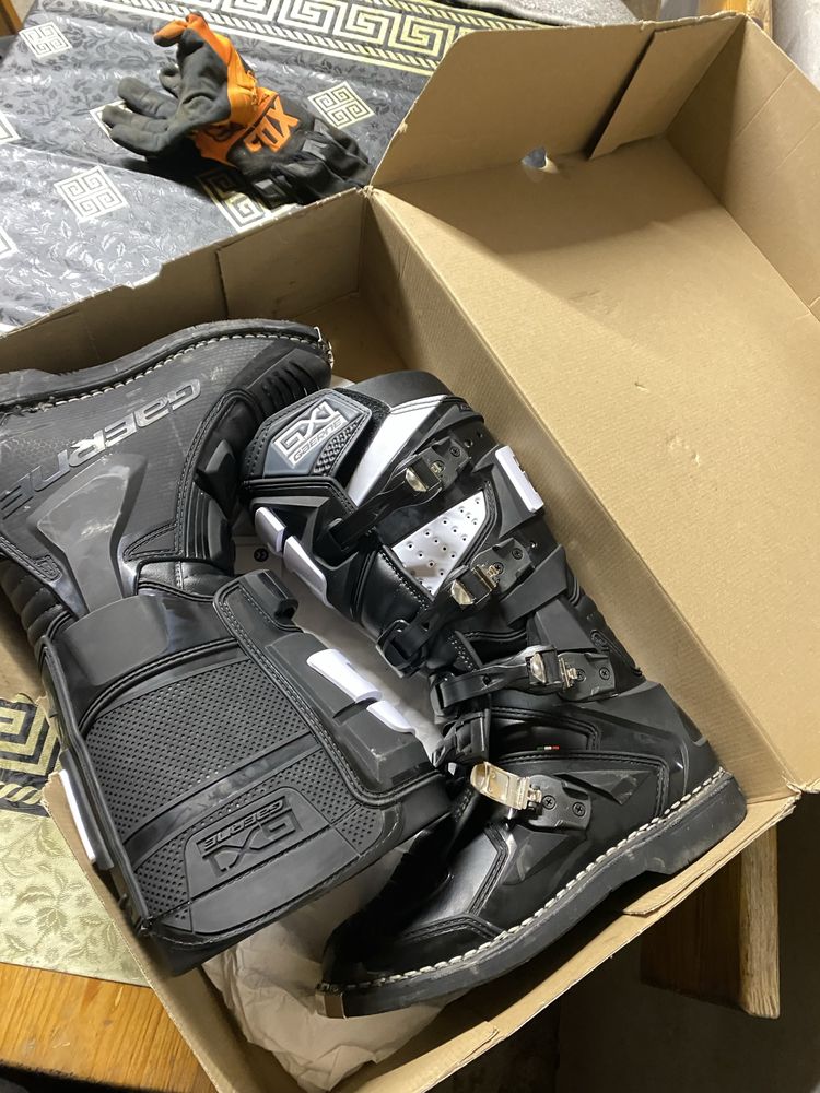 Продавам ботуши Gearne gx1