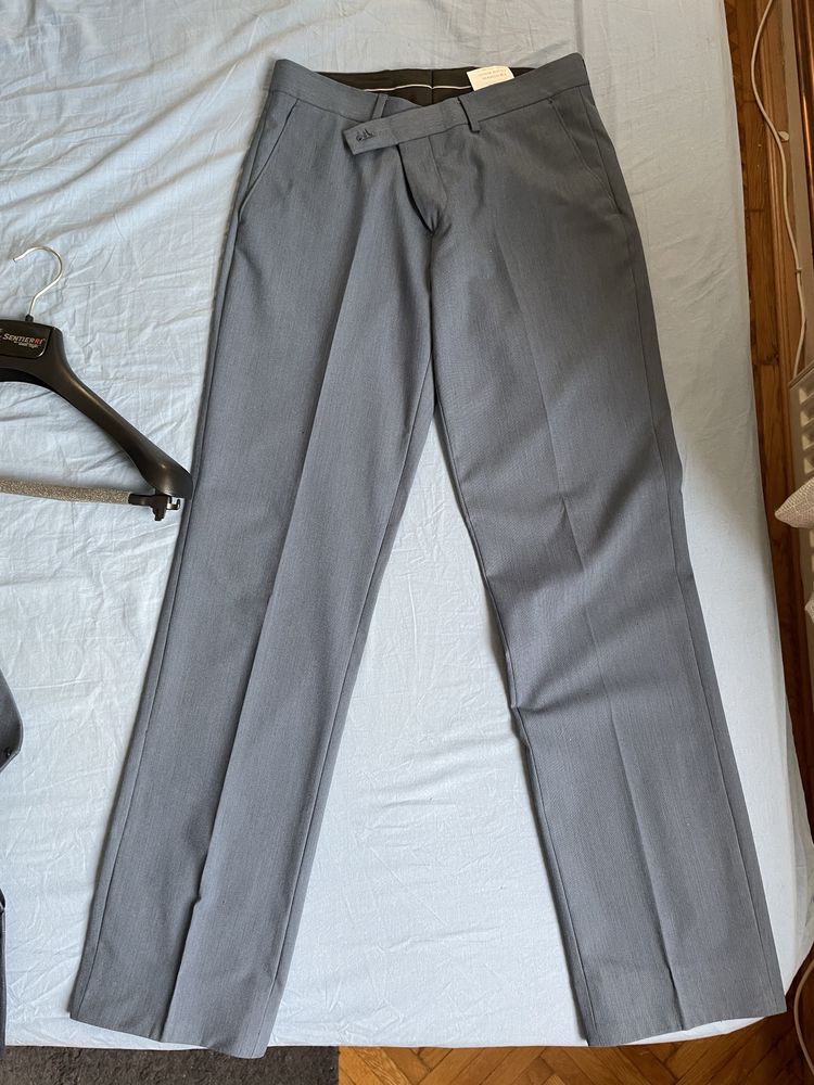Costum barbatesc - Marimea 46 - 3 piese