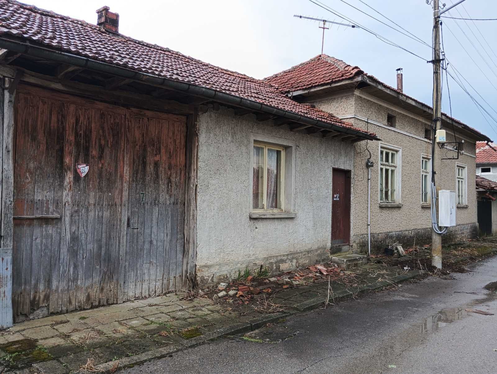 Къща с двор с.Яворец общ.Габрово