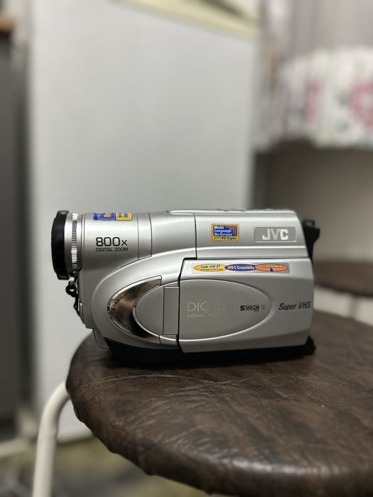 Видеокамера ретро 2005