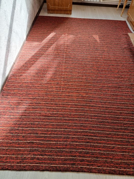 Продается палас. В хорошем состоянии