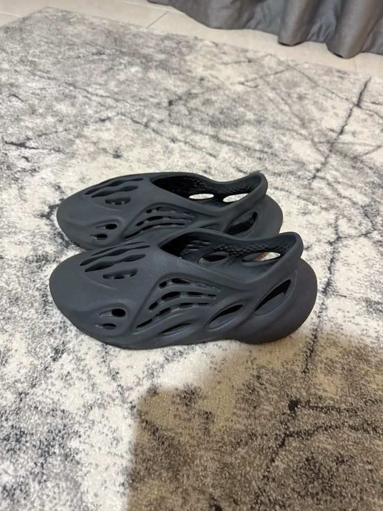 Vand sau schimb yeezy foam runner stare 8,5/10