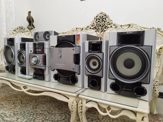 Malaysia sony 10000 watt hamma joyi ishlaydi bass o‘ta kuchli va sifat