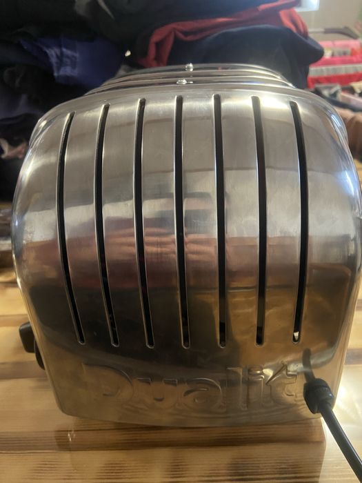 Чисто нова тостер машина Dualit