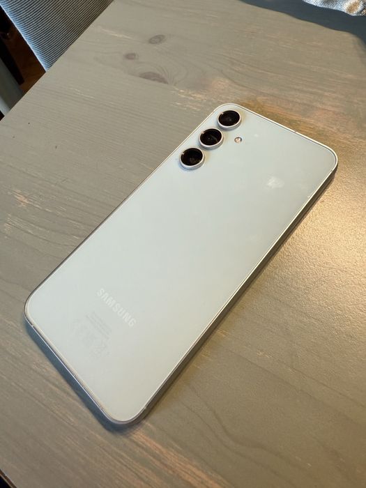 Samsung S23Fe 256gb 8gb ram mint като нов