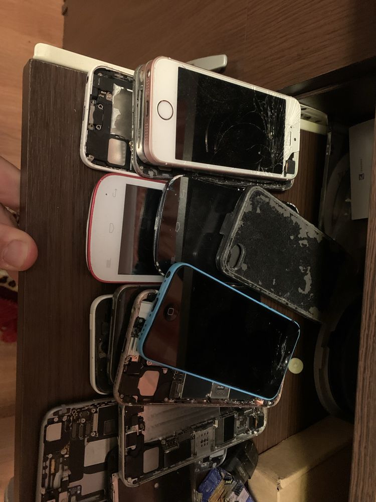 Vand piese Iphone de la 4 pana la 12 orice