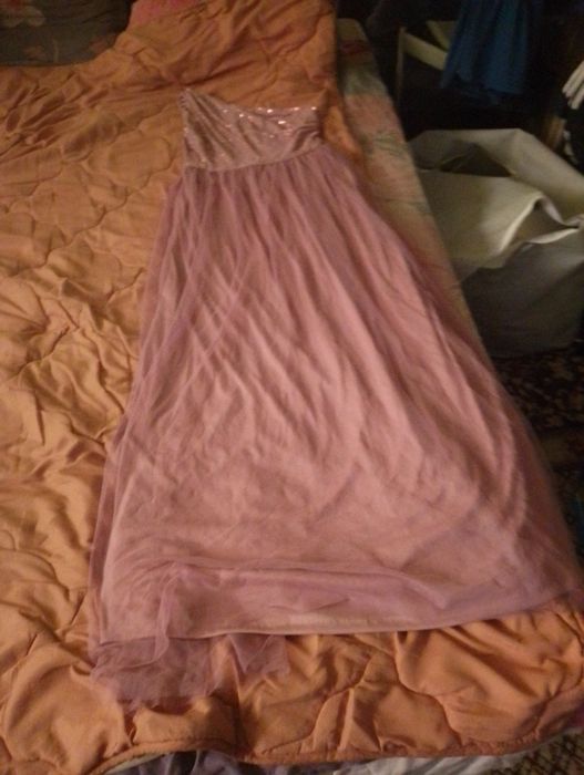 Официална рокля става за всички поводи