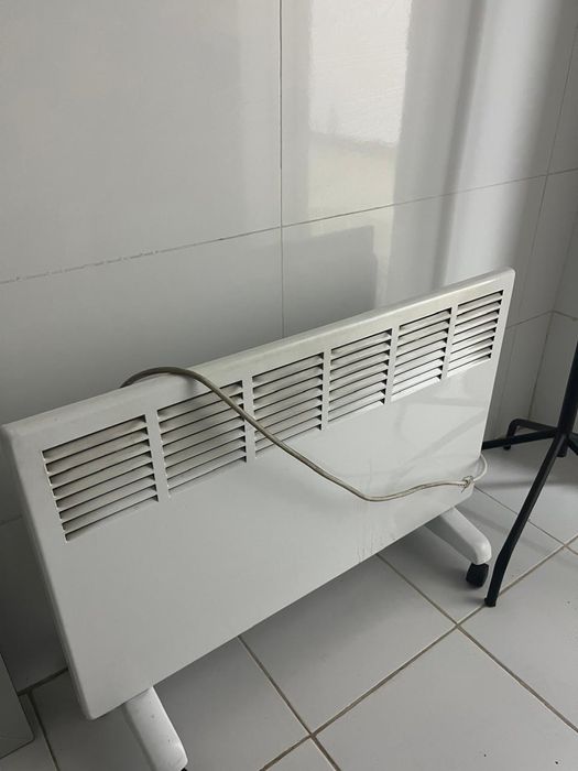 Обогреватель. Батарея на колесиках