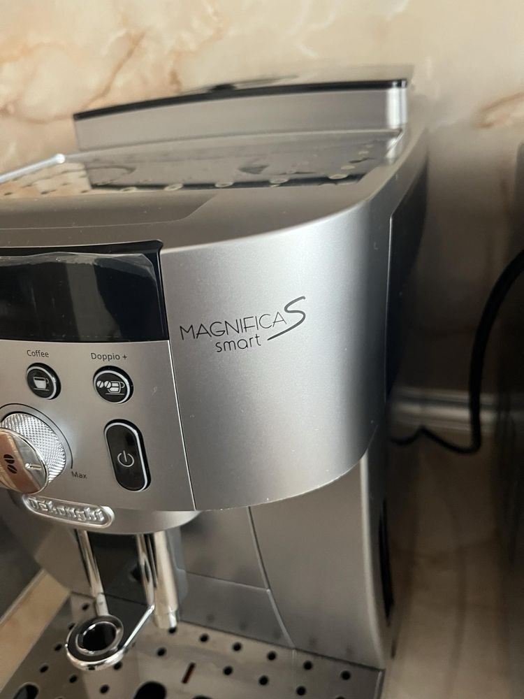 Машина  за еспресо DeLonghi,Magnifica S Smart