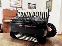 Se vinde acordeon Supita 4, în stare excelentă, recent recondiționat.