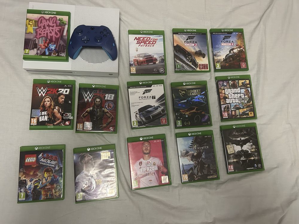 Vand Xbox one 2 controlare+14 jocuri