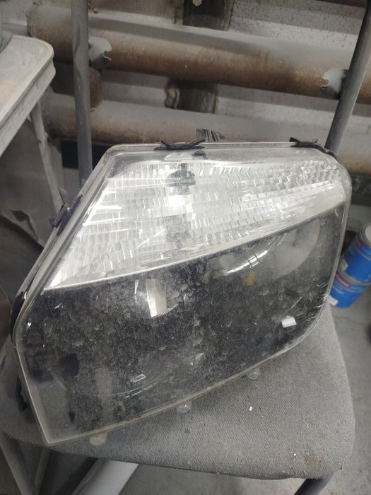 Продам сломанную фару renault duster да