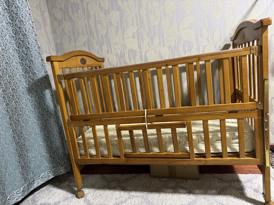 Детская кроватка б/у в хорошем состоянии.