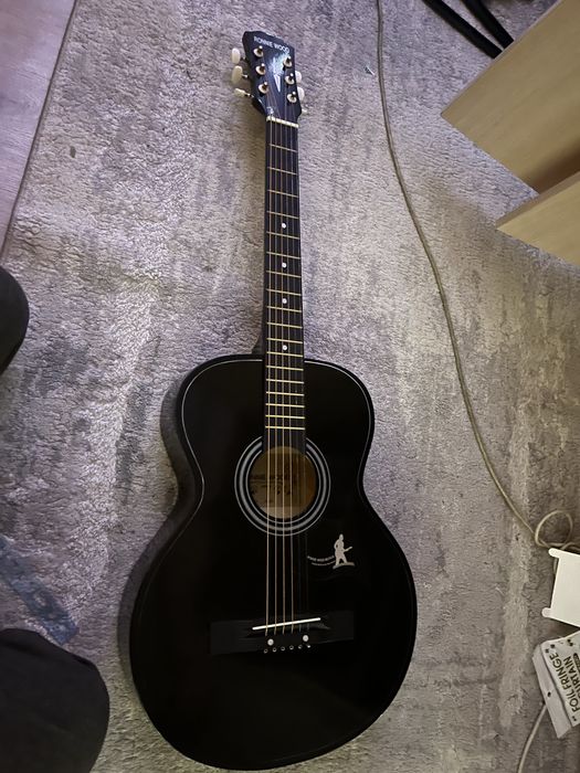 Гитара почти новая