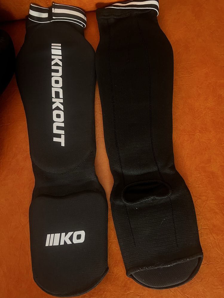 Manusi si tibiere de BOX/MMA