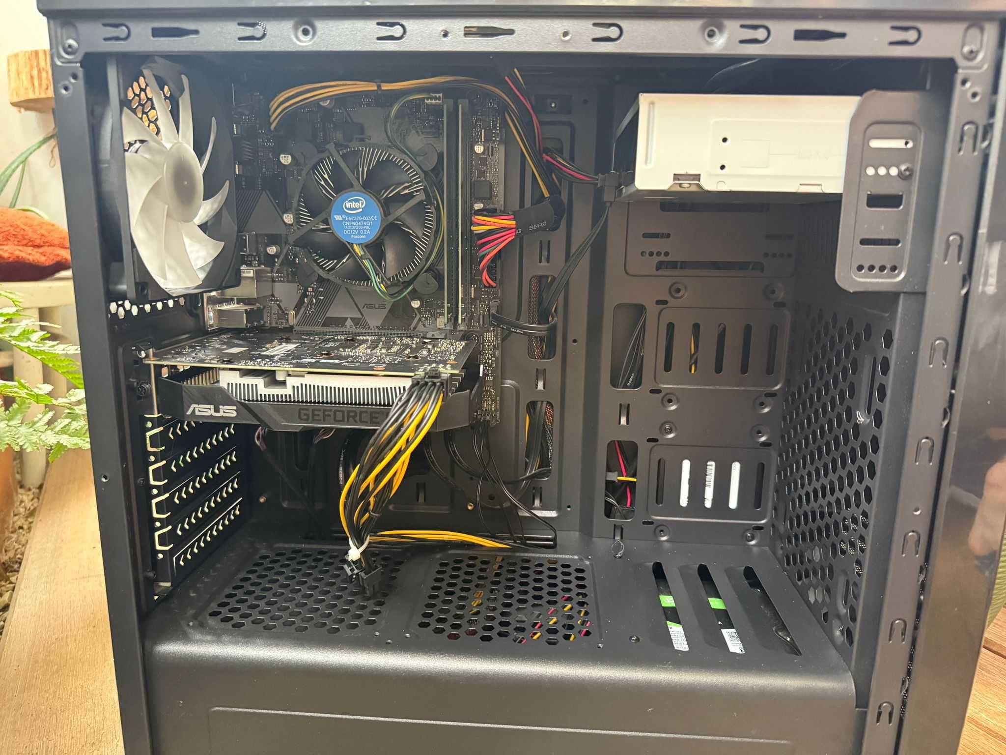 Vand PC Gaming Low End - 900 Lei