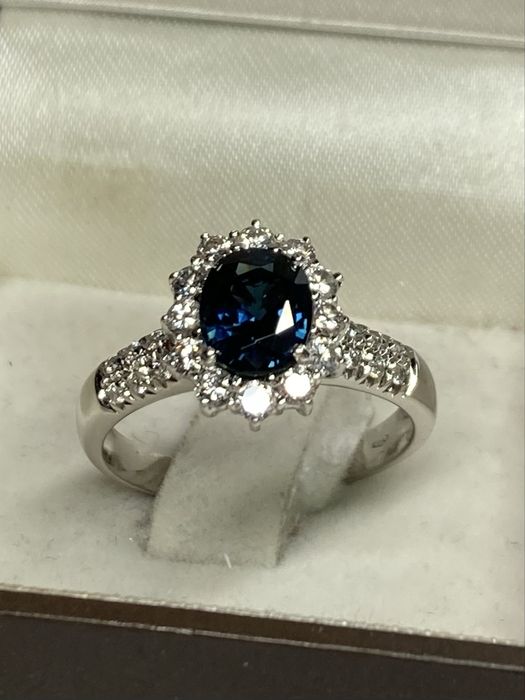 Inel aur alb 18kt.cu safir si diamante