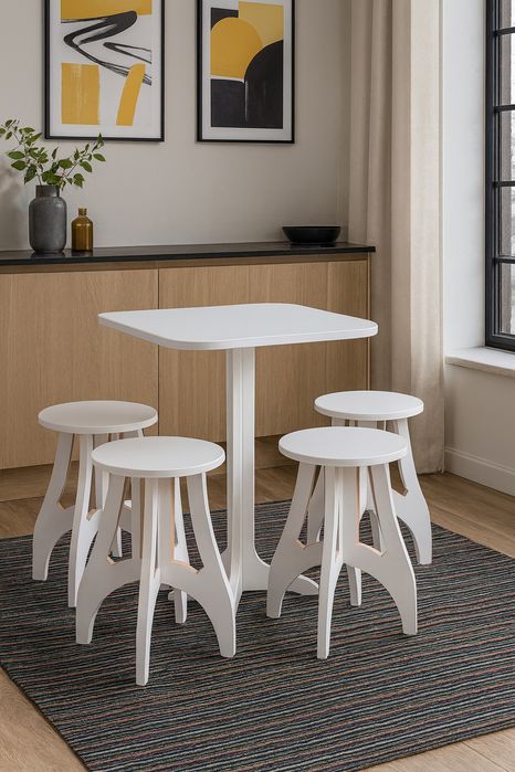 Столик и четыре стульчика