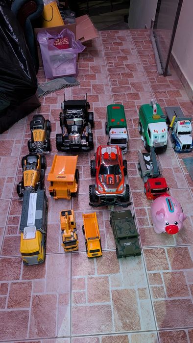 Diverse jucării  cu telecomanda,sunete și lumini