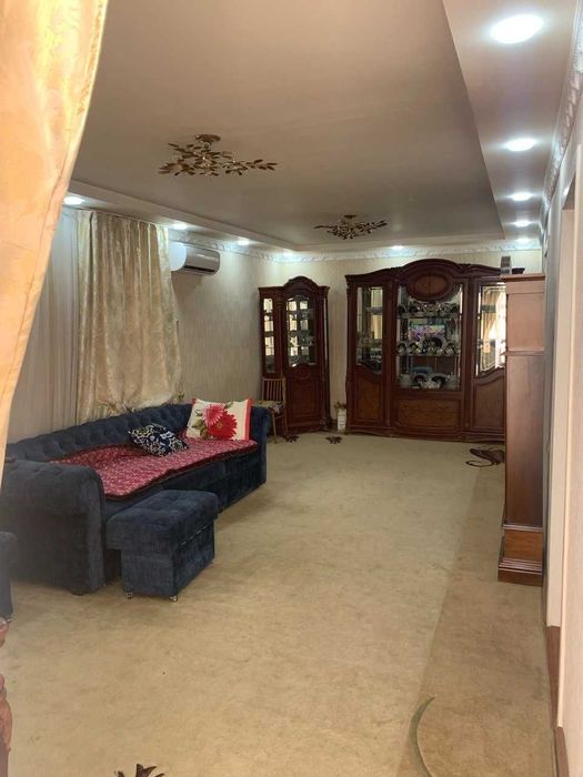 Malika bozori yonida 4 sotix buzib qurish uchun fasadi yoq