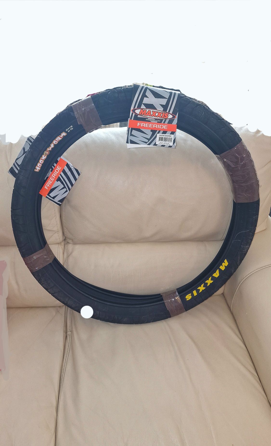 Maxxis Hookworm 26x2.50 гуми за колело чисто нови