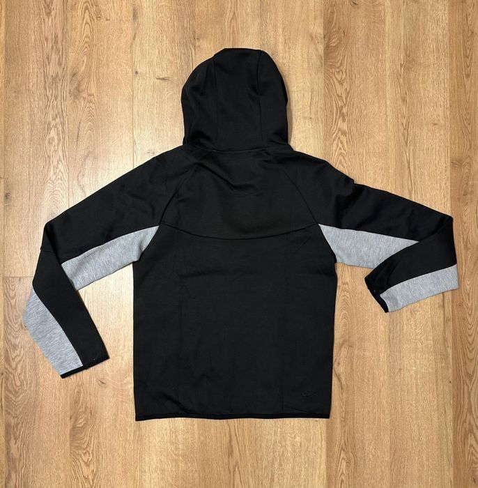 Nike tech gray and black (marimi M L Xl )