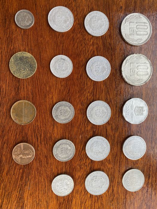 Vând monede vechi Românești și câteva străine.
