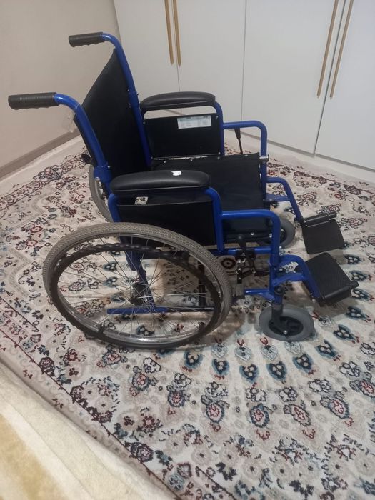 Продаю инвалидную коляску