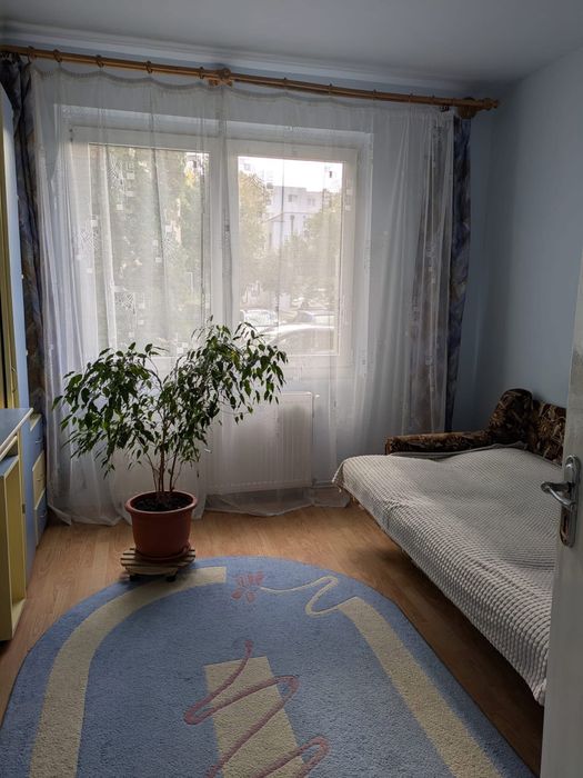 De vânzare Apartament cu 3 camere - zona 7 Noiembrie