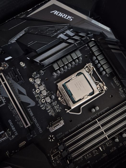 Procesor Intel i9 9900KF