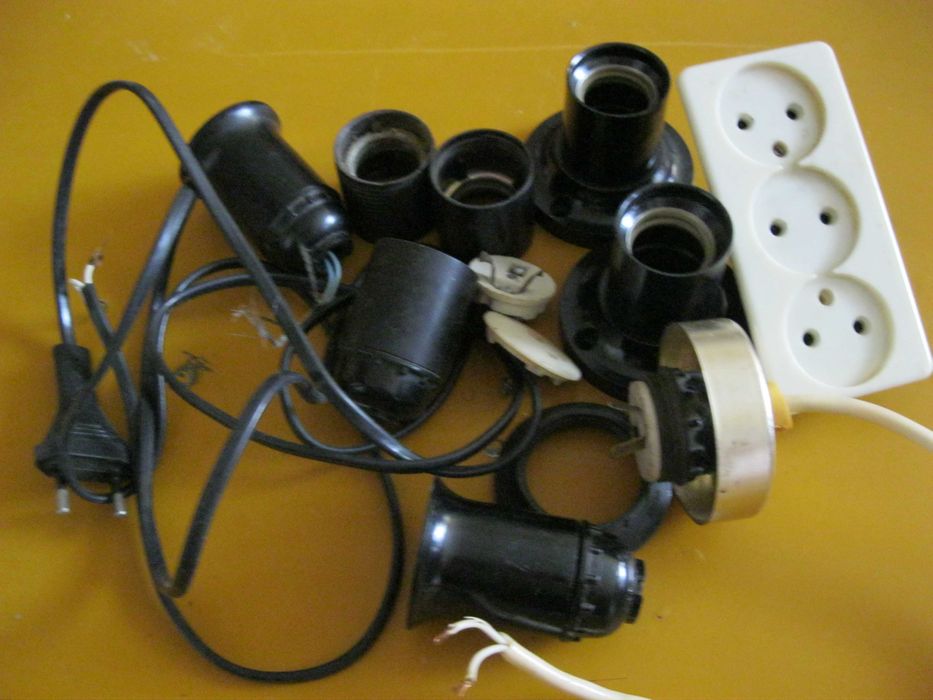 Сердечник,  патроны, остатки проводов и др.