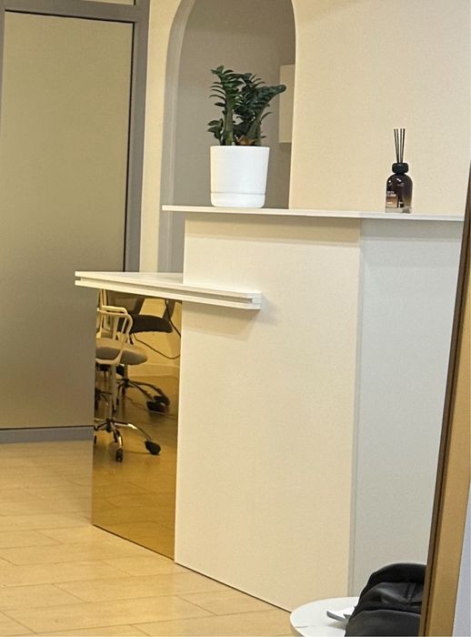 Ресепшен новый с подсветкой