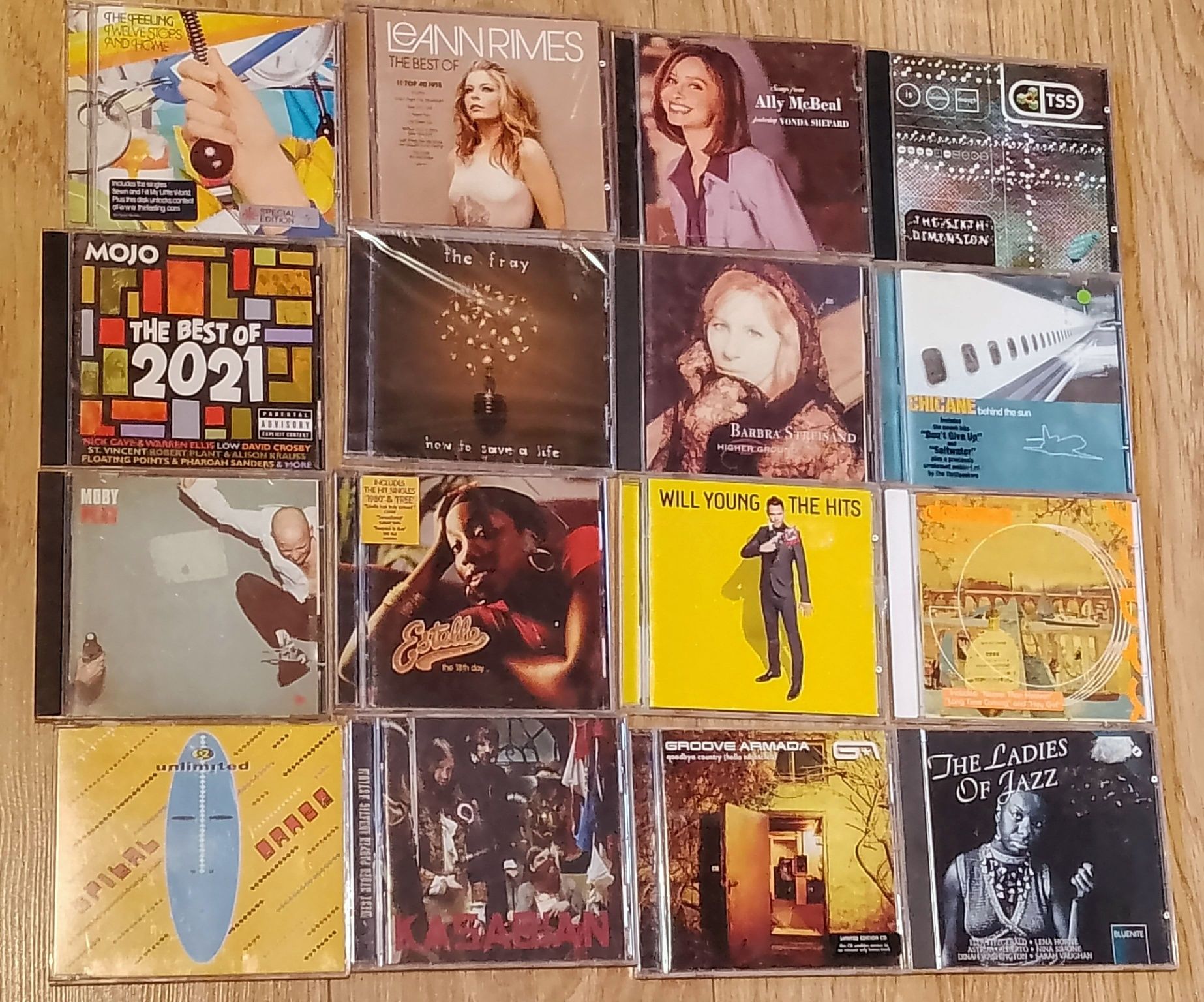 70 броя оригинални дискове (CD) с английска музика