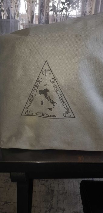 Продам женскую кожаную сумку Giorgio F