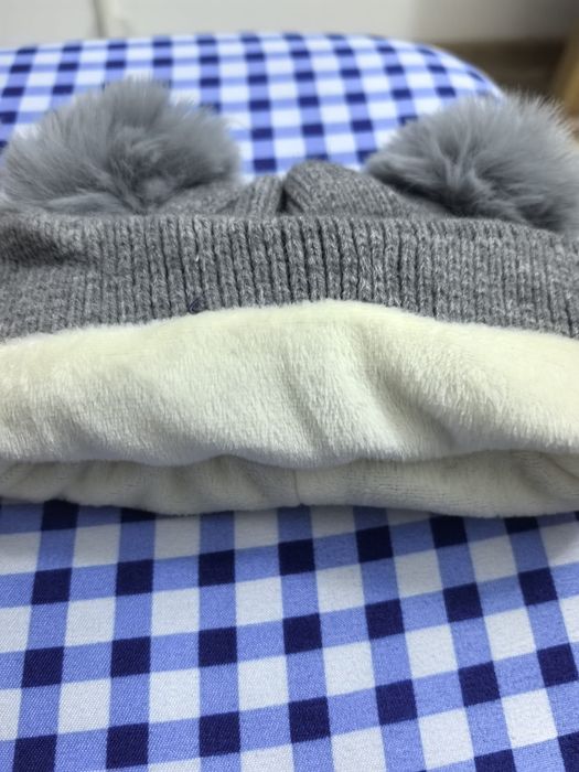 Set 2 caciuli , pt 3-6 luni