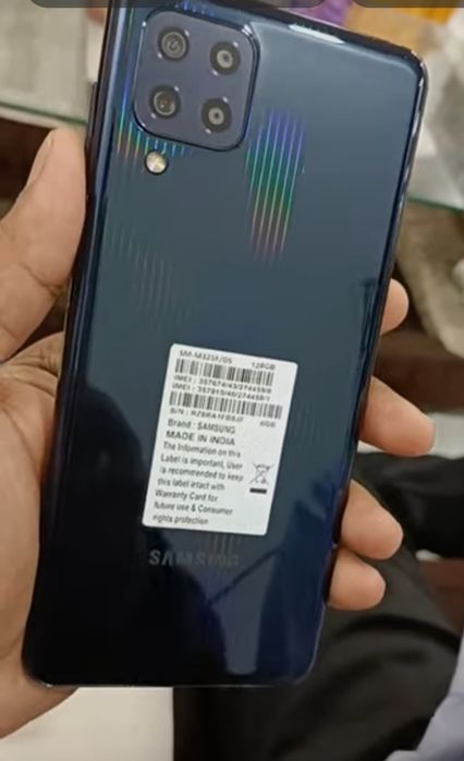 Samsung m32 gb 4/64 holati ideal