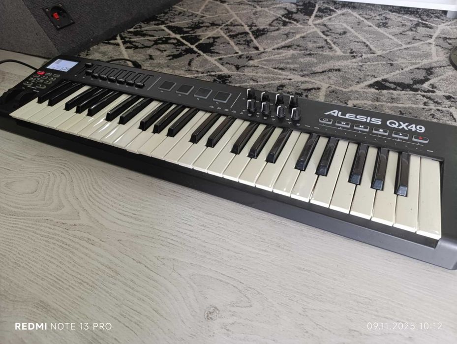 MIDI клавиатура alesis qx49