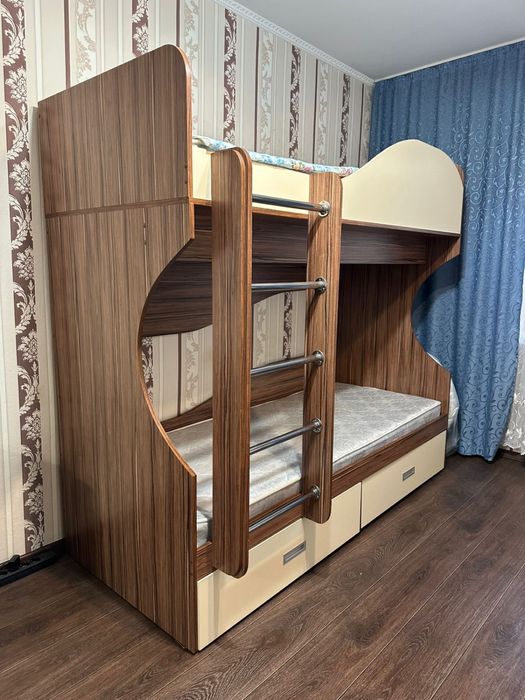Продам детскую двухъярусную кровать