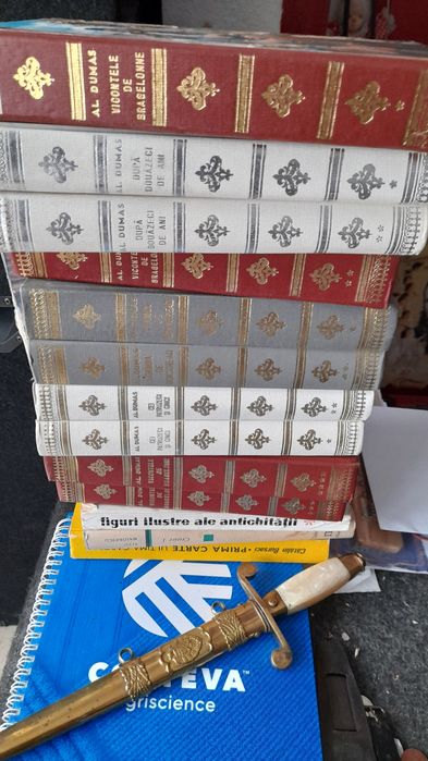 De vinzare ziare reviste vechi etc