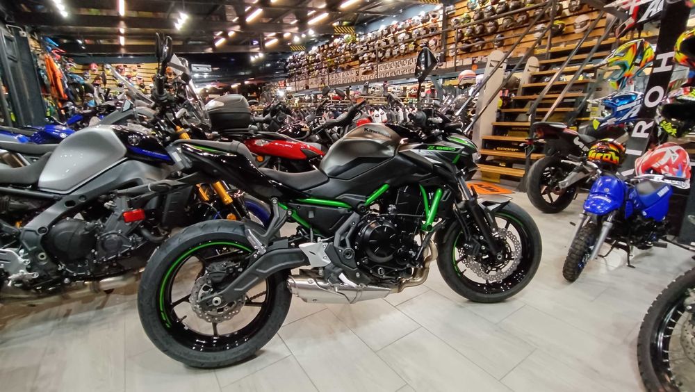 Kawasaki Z650 -0km pret livrare prin EST BIKE Campina