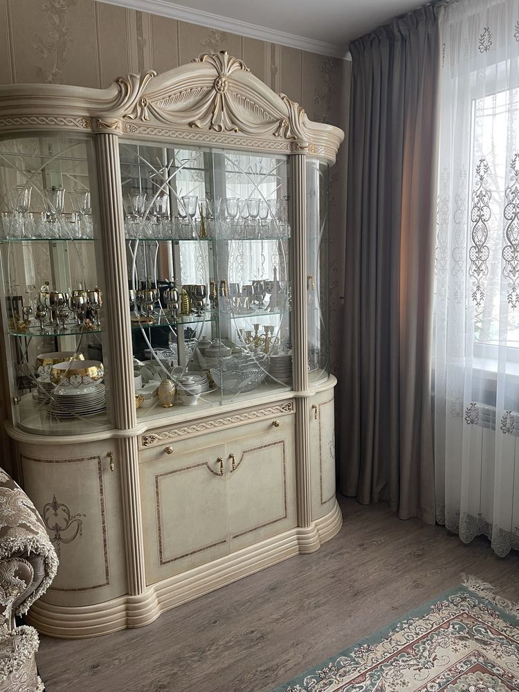 Продам шкаф для посуды