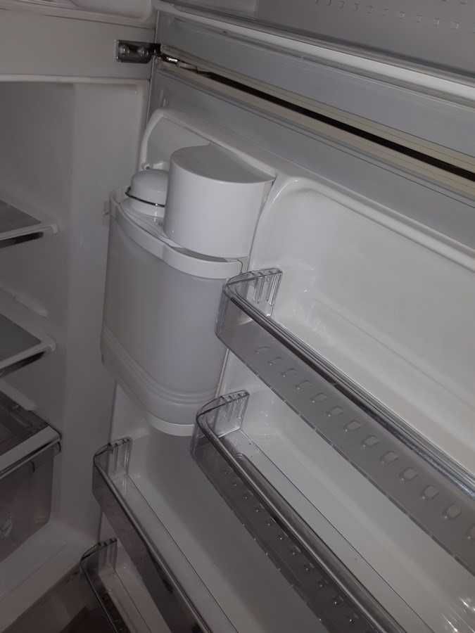 Холодильник большой 526л LG оригинал с кулером для напитков