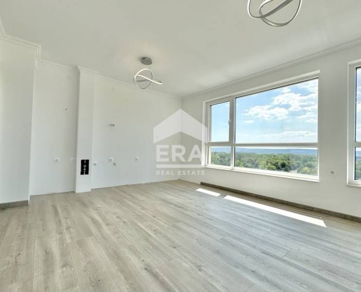 Панорамен тристаен апартамент, завършен"до ключ", в нова сграда с Акт