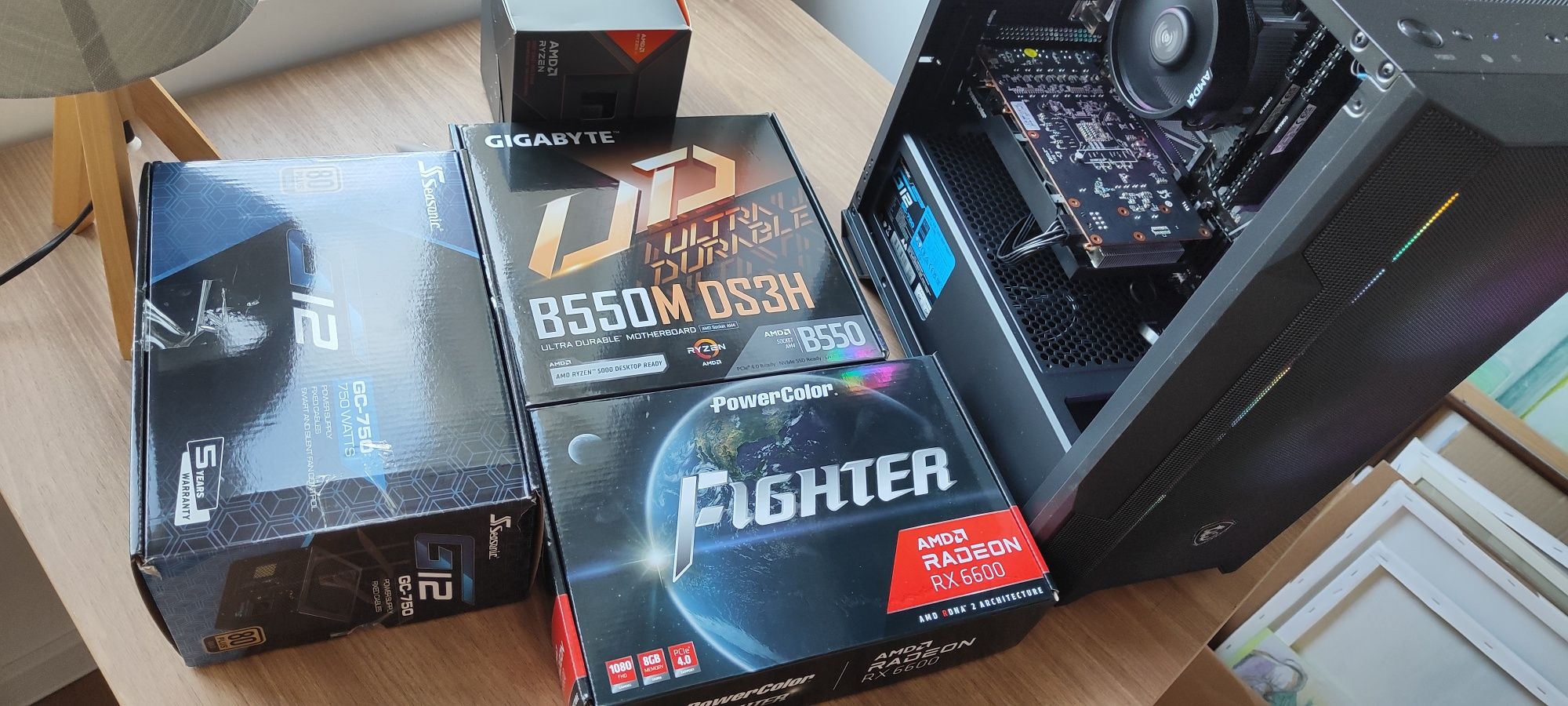 Компютър геймърски  ryzen5600x ,rx 6600 ,16 рам Corsair 750+gold захр.