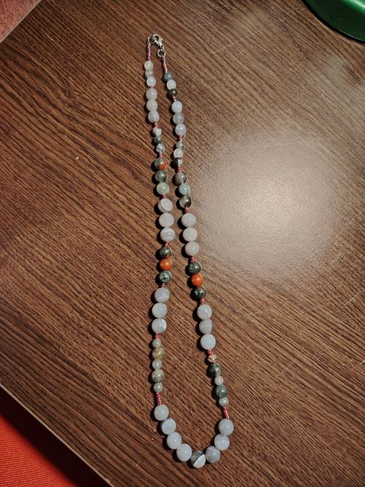 Colier din pietre semipretioase și colier din piatra pretioasa