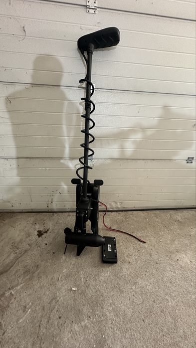 Motor trolling de varf cu functie de ancora