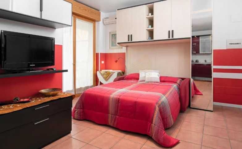 Дава се под наем Едностаен апартамент в Пловдив, Център - 25 кв.м за 107.1 € - Снимка #1